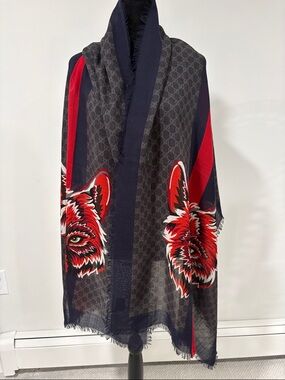 Gucci Navy Red Graphic Wolf Motif GG Logo Wrap Scarf Unisex
